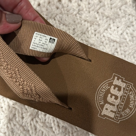 NWOT Reef Brown Flip Flops Kids 6 UNISEX - Picture 5 of 5